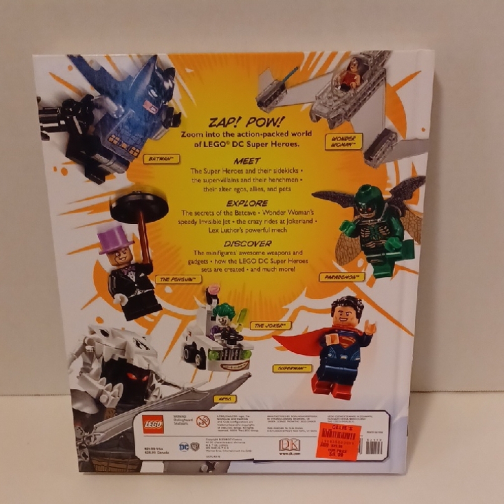 Lego Super Heroes Visual Dictionary with Exclusive Batman - Picture 2 of 7